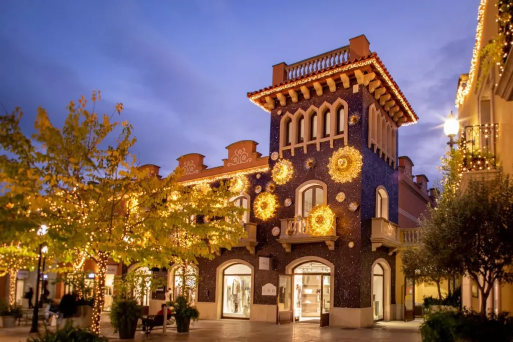 اوت ليت روكا فيلاج