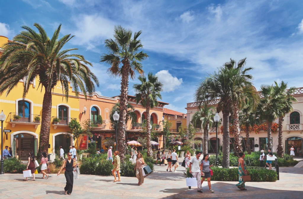 اوت ليت روكا فيلاج