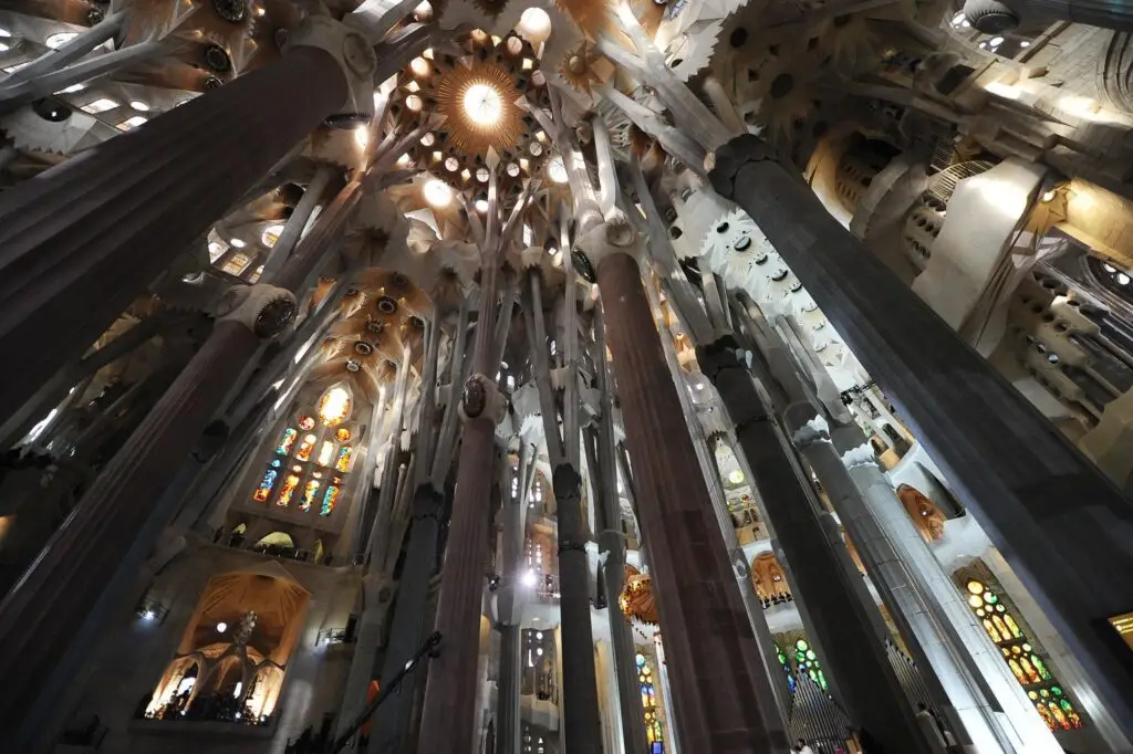 🏛️ ساغرادا فاميليا