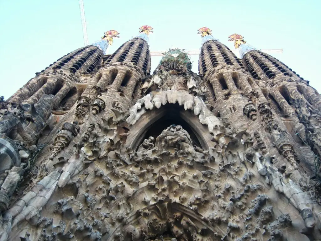 🏛️ ساغرادا فاميليا