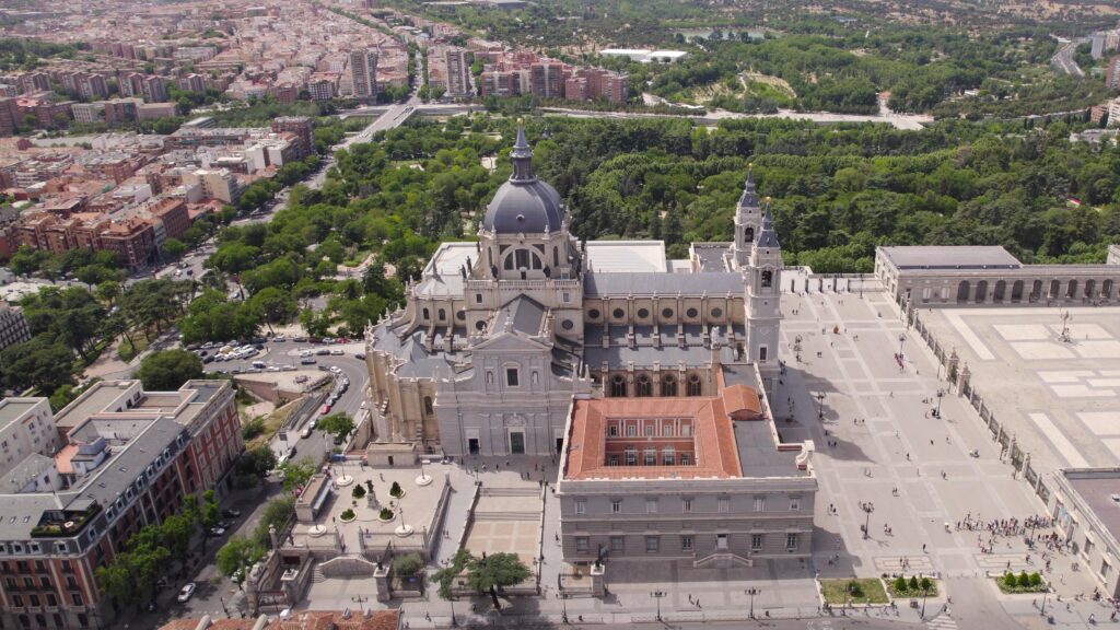 ⛪ كاتدرائية ألمودين