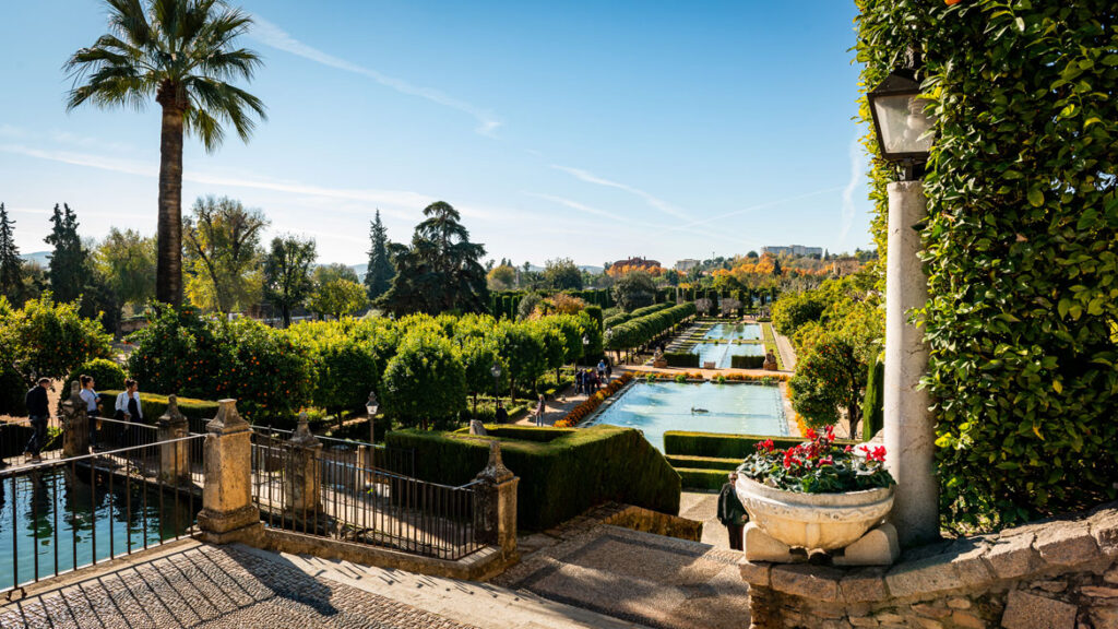 5-🏰 قصور الكالكاثار (Alcázar de los Reyes Cristianos)